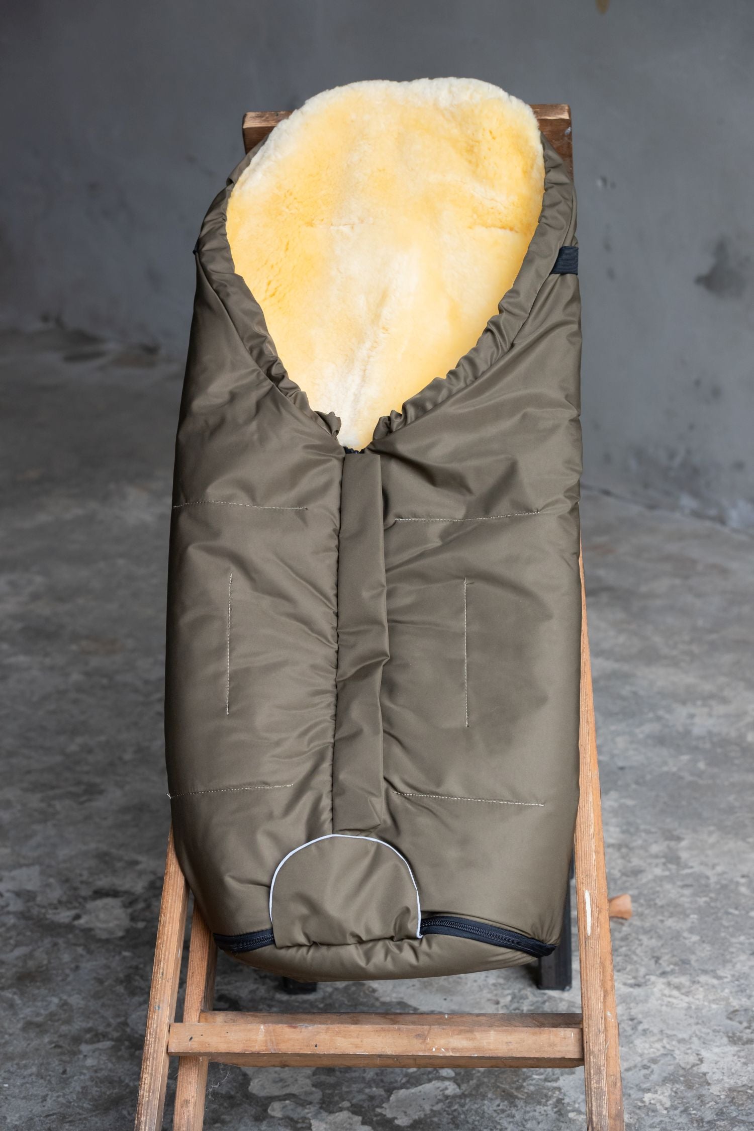 Premium Baby- Kinderwagenfußsack mit Lammfell (Champagner-Gold, Olive, Schlamm, Anthrazit, Dunkelblau oder Schwarz)
