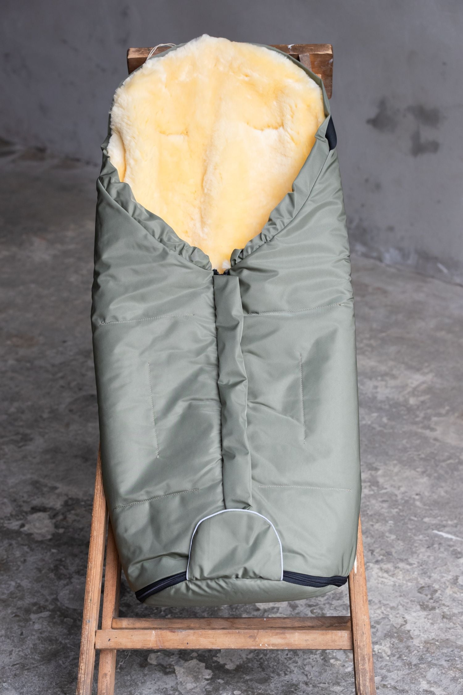 Premium Baby- Kinderwagenfußsack mit Lammfell (Champagner-Gold, Olive, Schlamm, Anthrazit, Dunkelblau oder Schwarz)