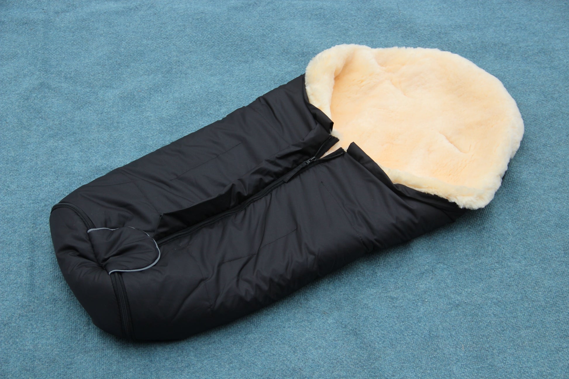 Premium Baby- Kinderwagenfußsack mit Lammfell (Champagner-Gold, Olive, Schlamm, Anthrazit, Dunkelblau oder Schwarz)