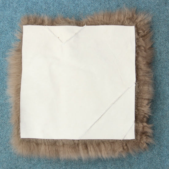 Lammfell Sitzauflage Eckig Taupe