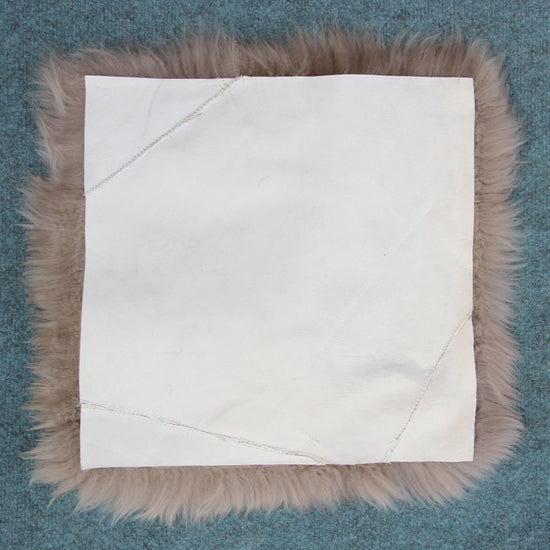 Lammfell Sitzauflage Eckig Stone