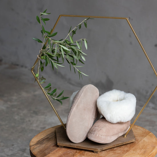 Lammfell Hausschuh  Ruven l Braun mit Ledersohle l Gr. 38-47