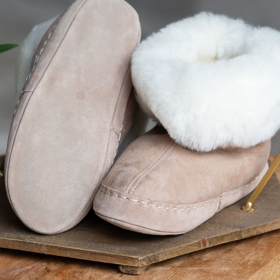 Lammfell Hausschuh  Ruven l Braun mit Ledersohle l Gr. 38-47