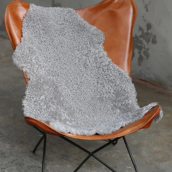 Lammfell Curly - Platin - (geschoren gelockt hellgrau)