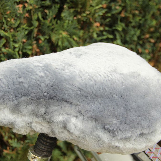 Fahrradsattelbezug aus Lammfell Silber