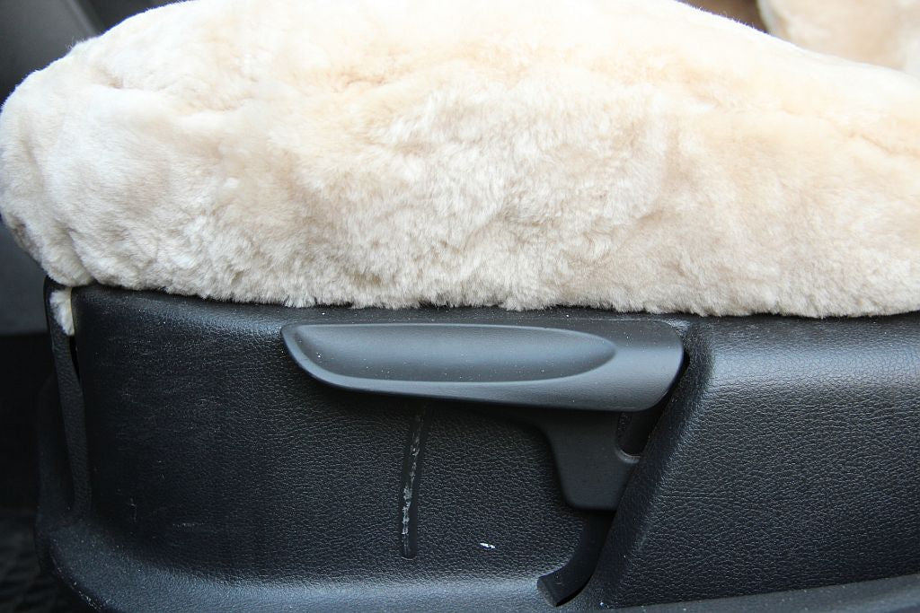 Premium Autofell mit Airbagnaht im Sitz (Beige)