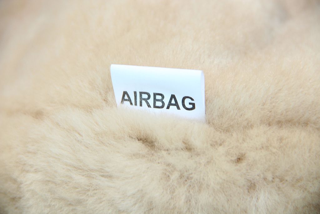 Premium Autofell mit Airbagnaht im Sitz (Beige)