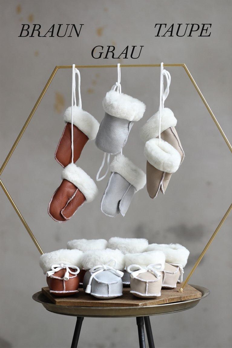 Set Lammfell Babyschuhe und Babyhandschuhe Braun, Grau oder Taupe