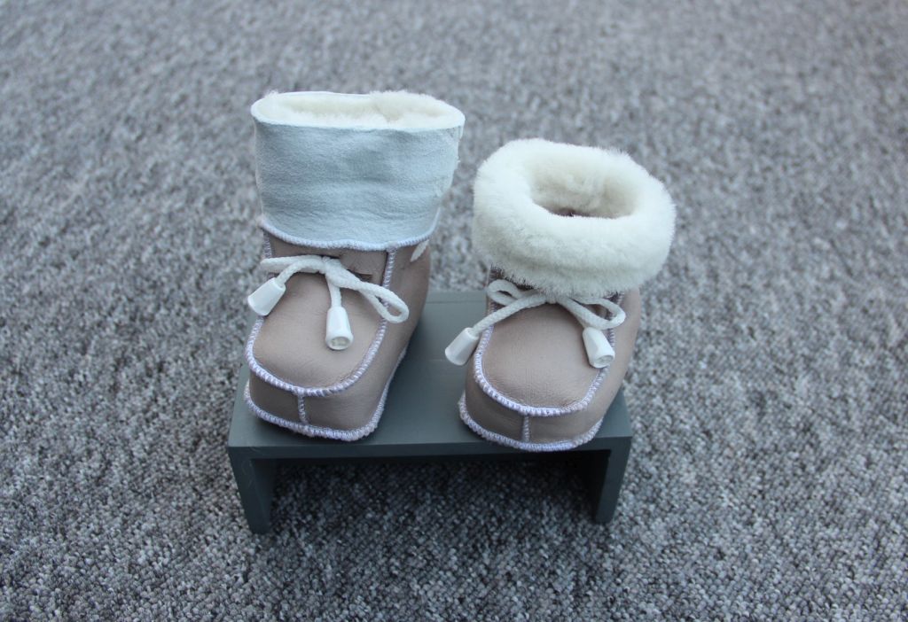 Set Lammfell Babyschuhe und Babyhandschuhe Braun, Grau oder Taupe