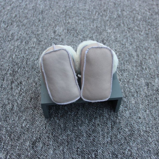 Set Lammfell Babyschuhe und Babyhandschuhe Braun, Grau oder Taupe