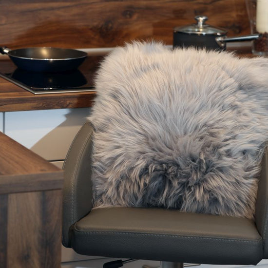 Lammfell Kissen Grau