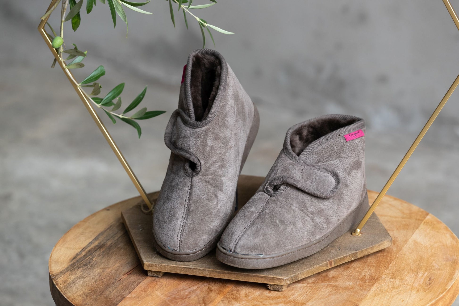 Lammfell Hausschuh - Arne - braun mit Klett