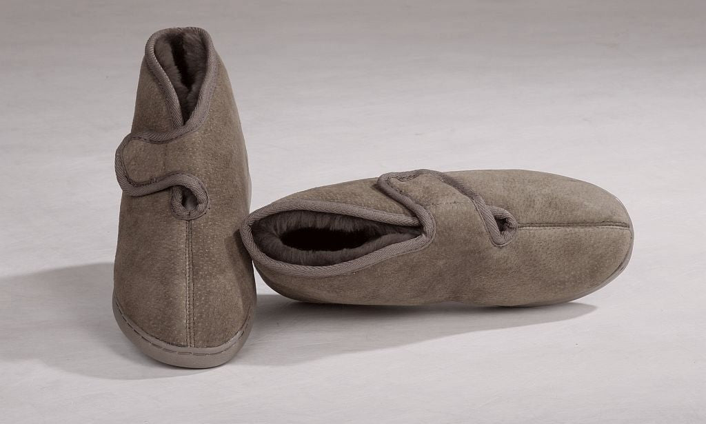 Lammfell Hausschuh - Arne - braun mit Klett