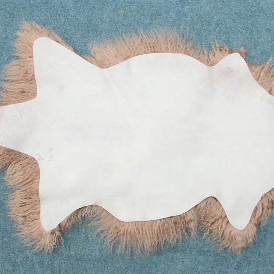 Tibet Schaffell wie Gotland taupe gefärbt