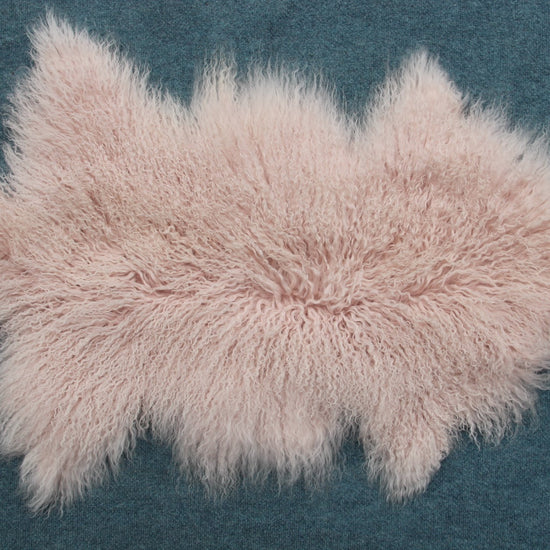 Tibet Schaffell wie Gotland rose gefärbt