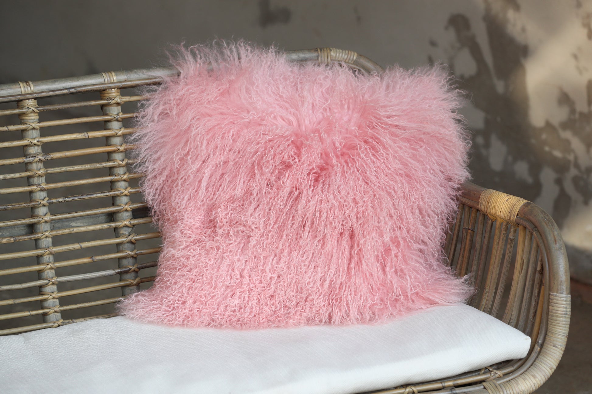 Tibet Lammfellkissen Pink