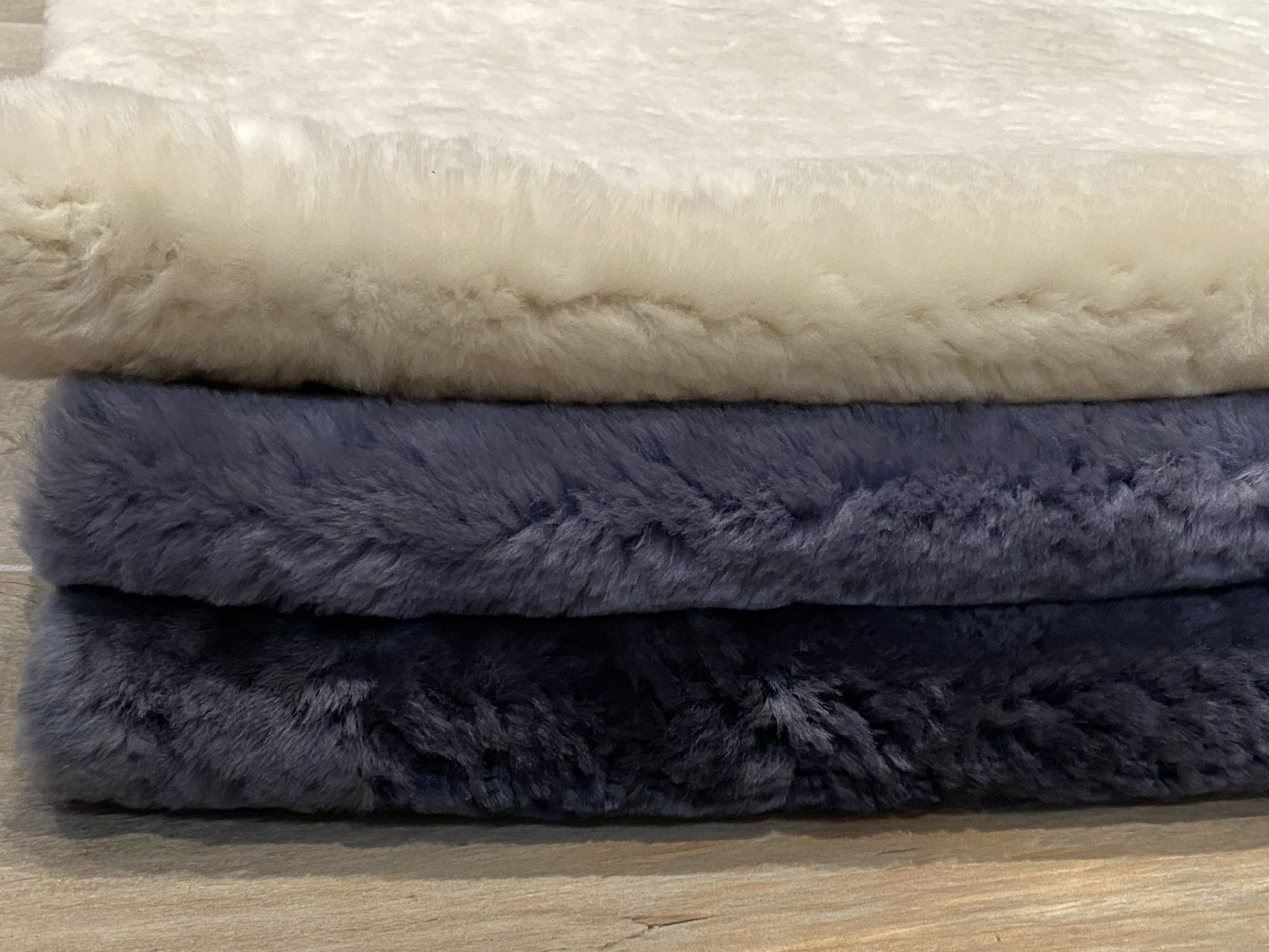 Lammfell Tafel / Teppich (Beige, Silber oder Anthrazit geschoren)