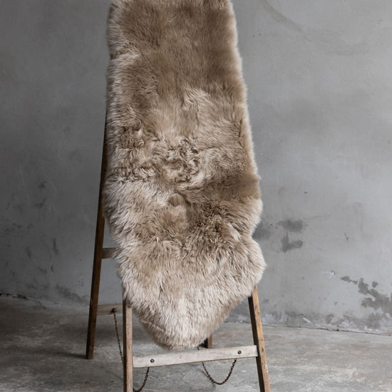 1,5er Lammfell Taupe (grau braun)