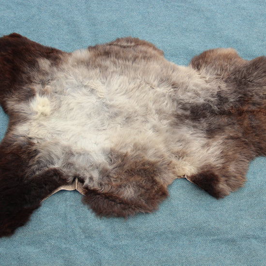 Lammfell Braun mit Silberrücken (Naturfarben)