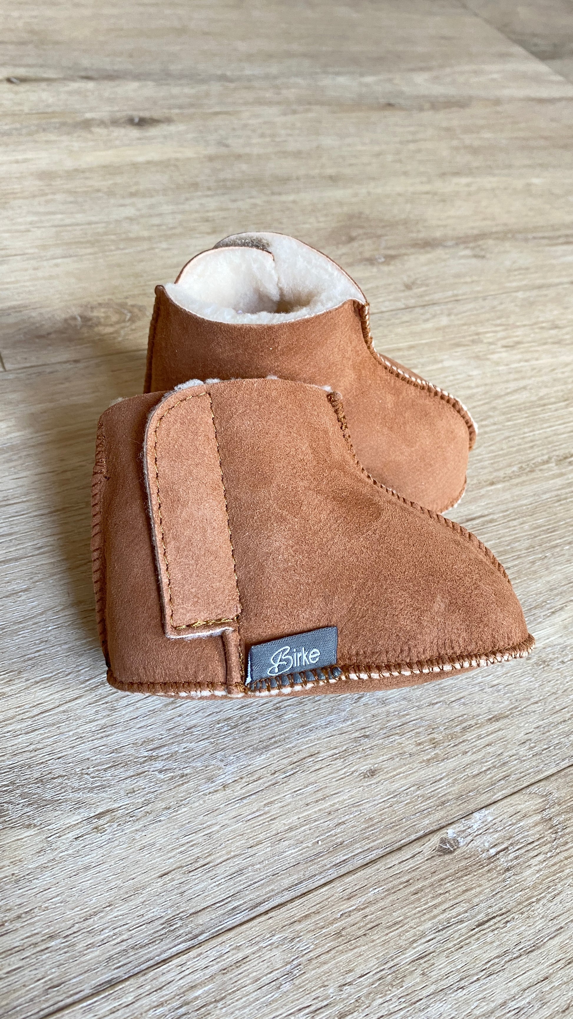 Lammfell Babyschuhe Jaro (Blau oder Braun)