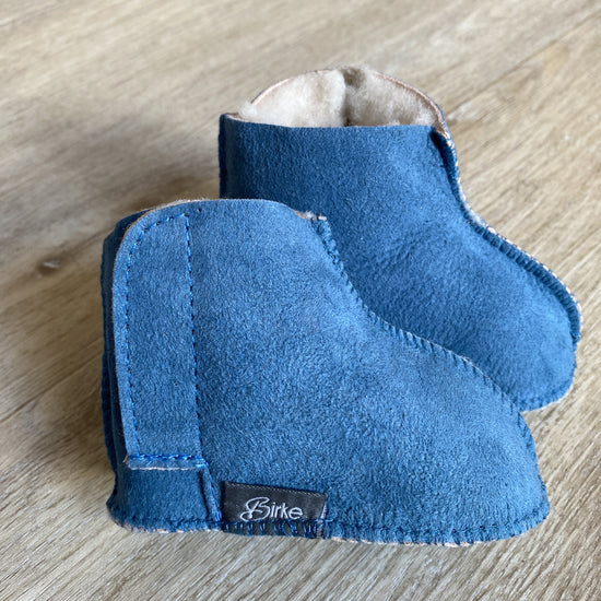 Lammfell Babyschuhe Jaro (Blau oder Braun)