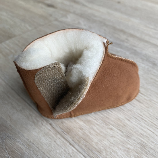 Lammfell Babyschuhe Jaro (Blau oder Braun)