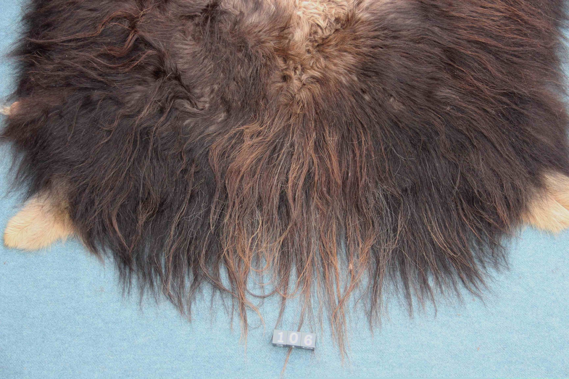 Moschusochsenfell (106) 160x175 cm