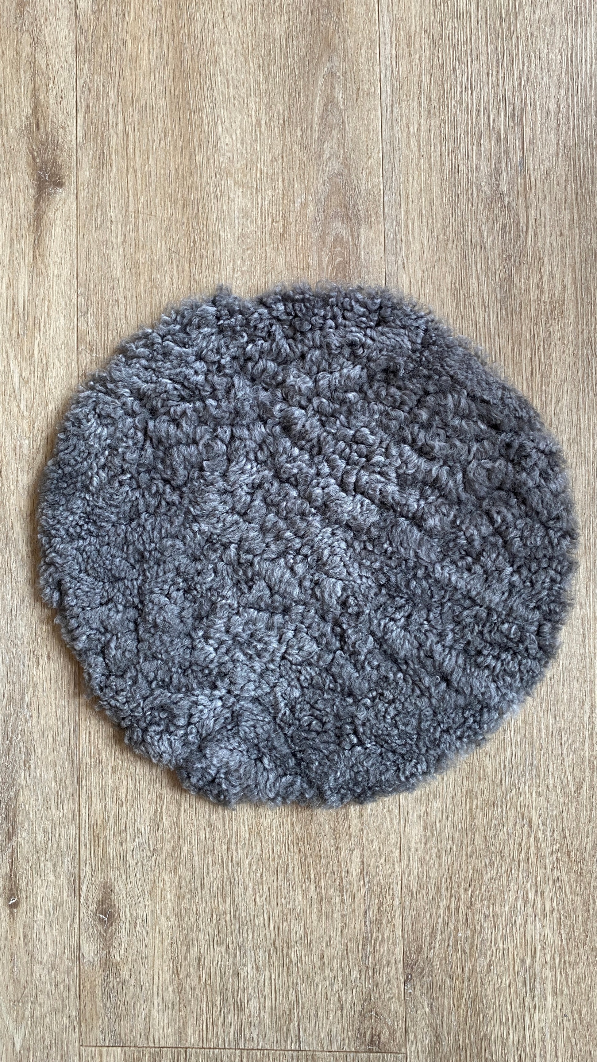 Lammfell Sitzauflage Curly Rund Grau