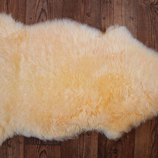 Lammfell Goldgelb (nicht geschoren)