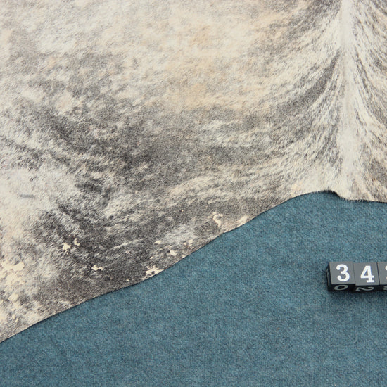 Kuhfell Grau Weiß Beige getigert (3432)