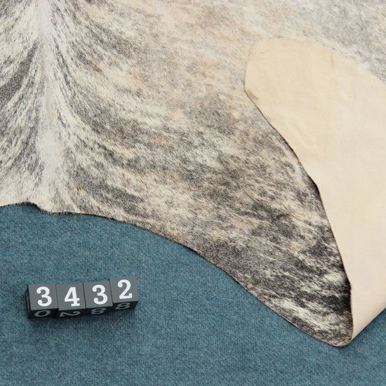 Kuhfell Grau Weiß Beige getigert (3432)