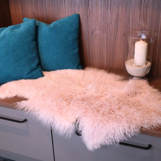 Tibet Schaffell wie Gotland pink gefärbt