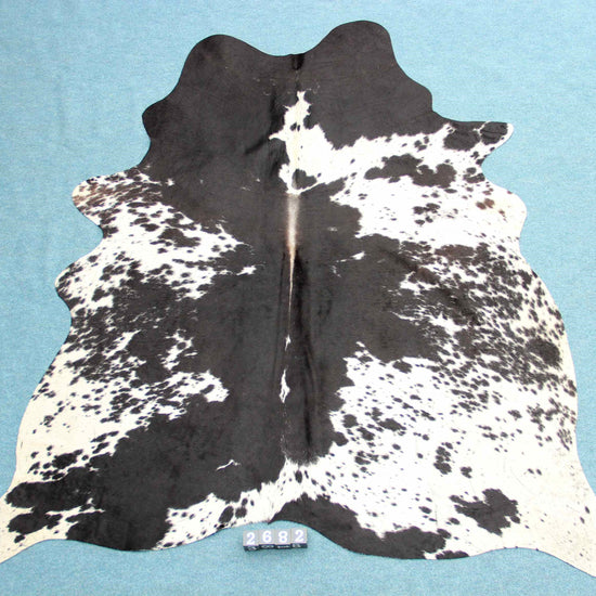 Kuhfell Schwarz Weiß (2682) 2-3 qm gesprenkelt