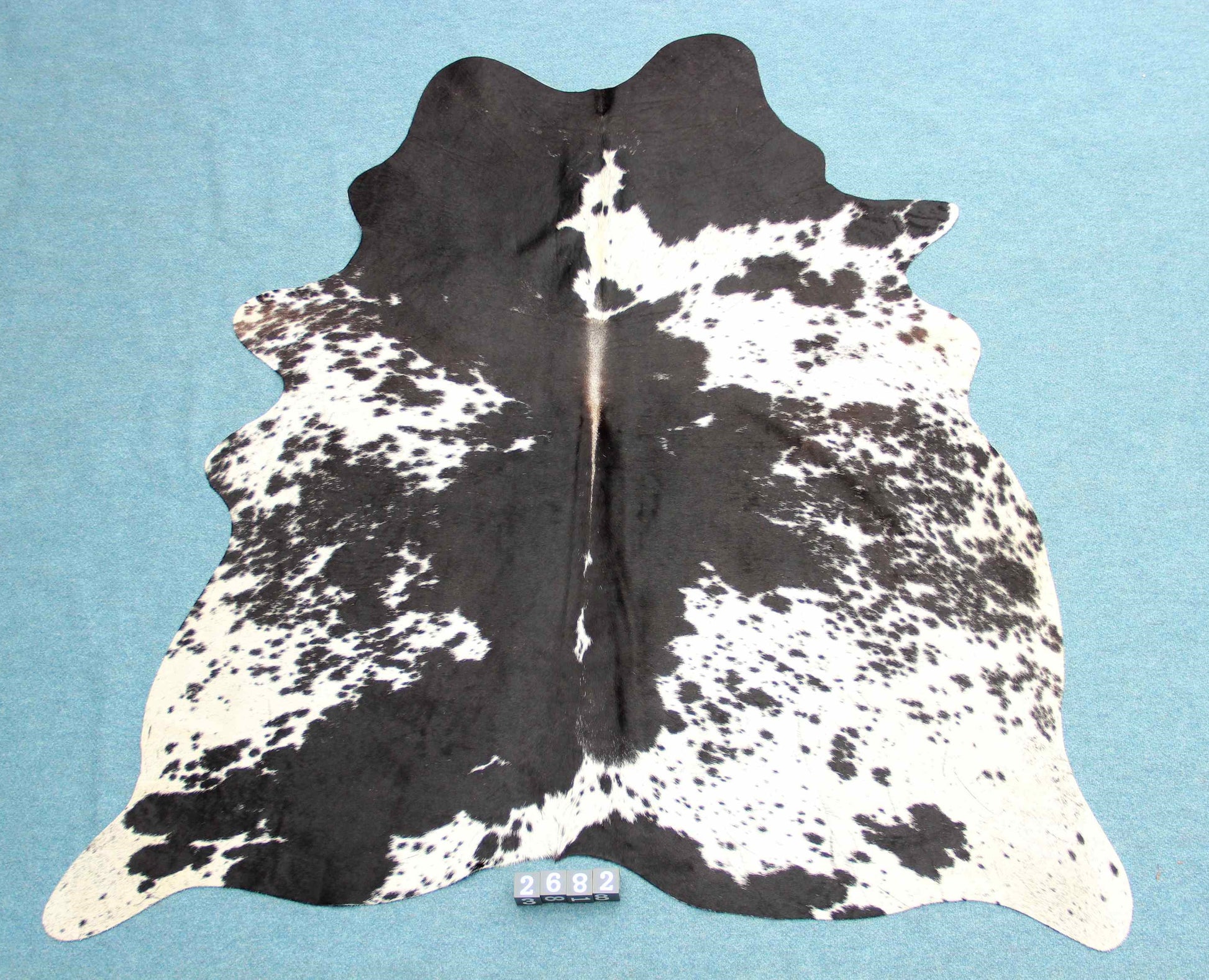 Kuhfell Schwarz Weiß (2682) 2-3 qm gesprenkelt