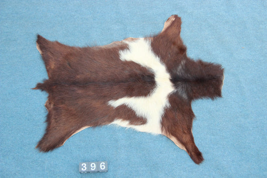 Naturbelassenes Ziegenfell (396) – Ökologisch in Deutschland gegerbt Gerberei Birke Fellshop